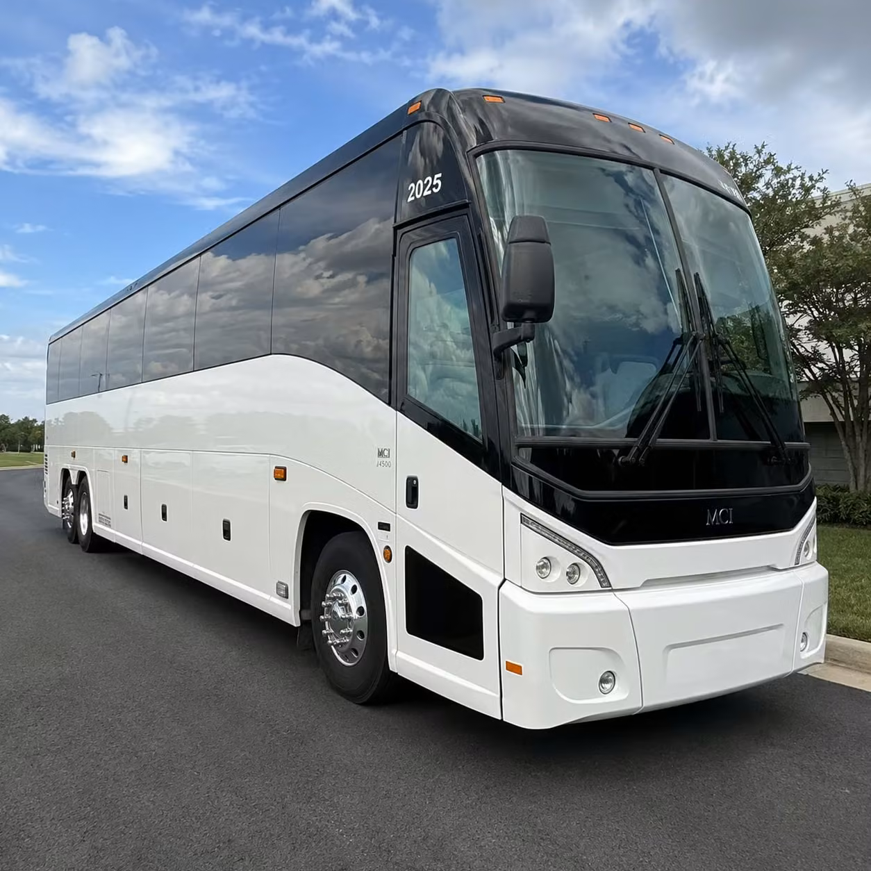 executive airport transfers and team travel to wilmington international airport