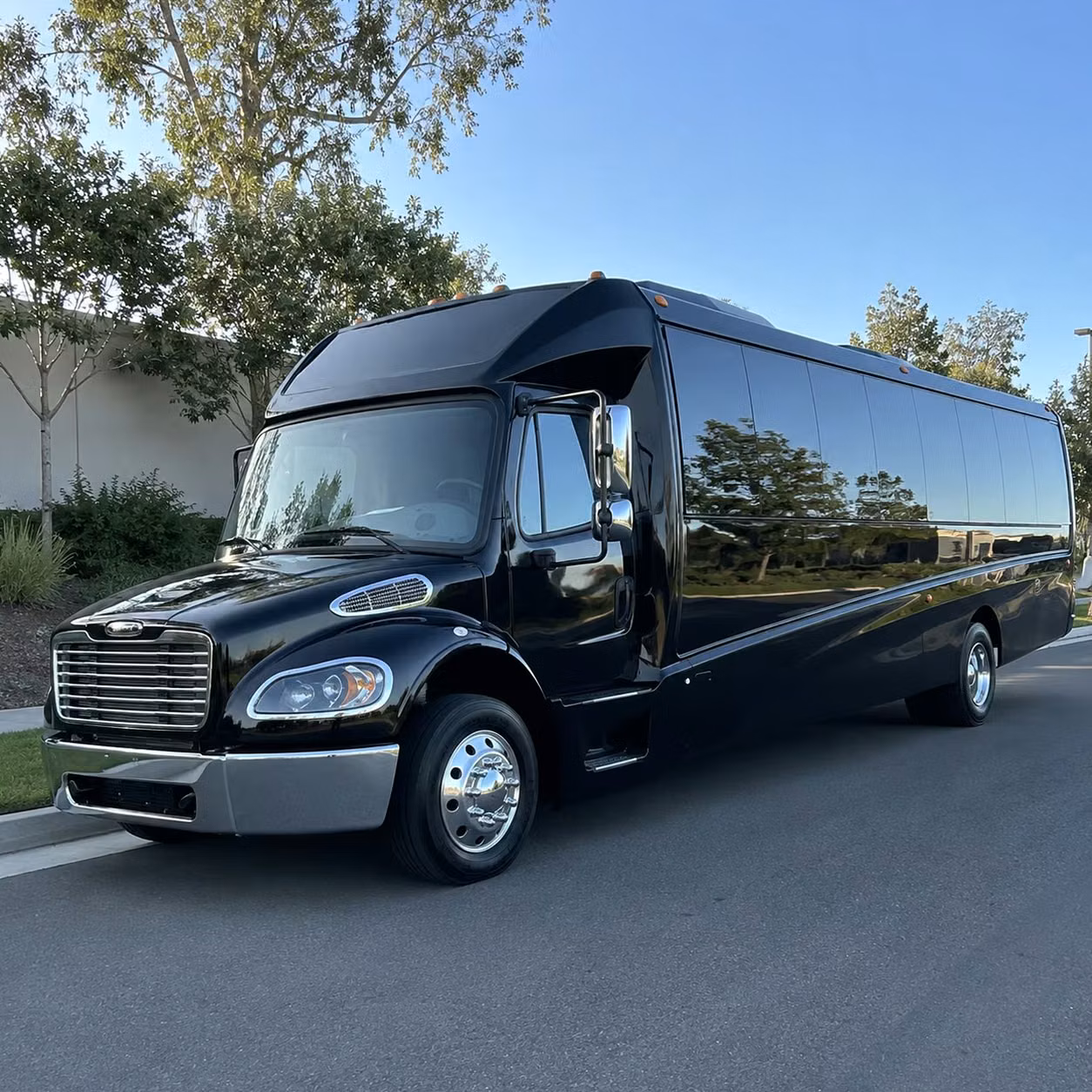 wilmington 25 passenger minibus rental
